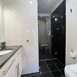 Pedra Luxe - Spacious Modern Vila *